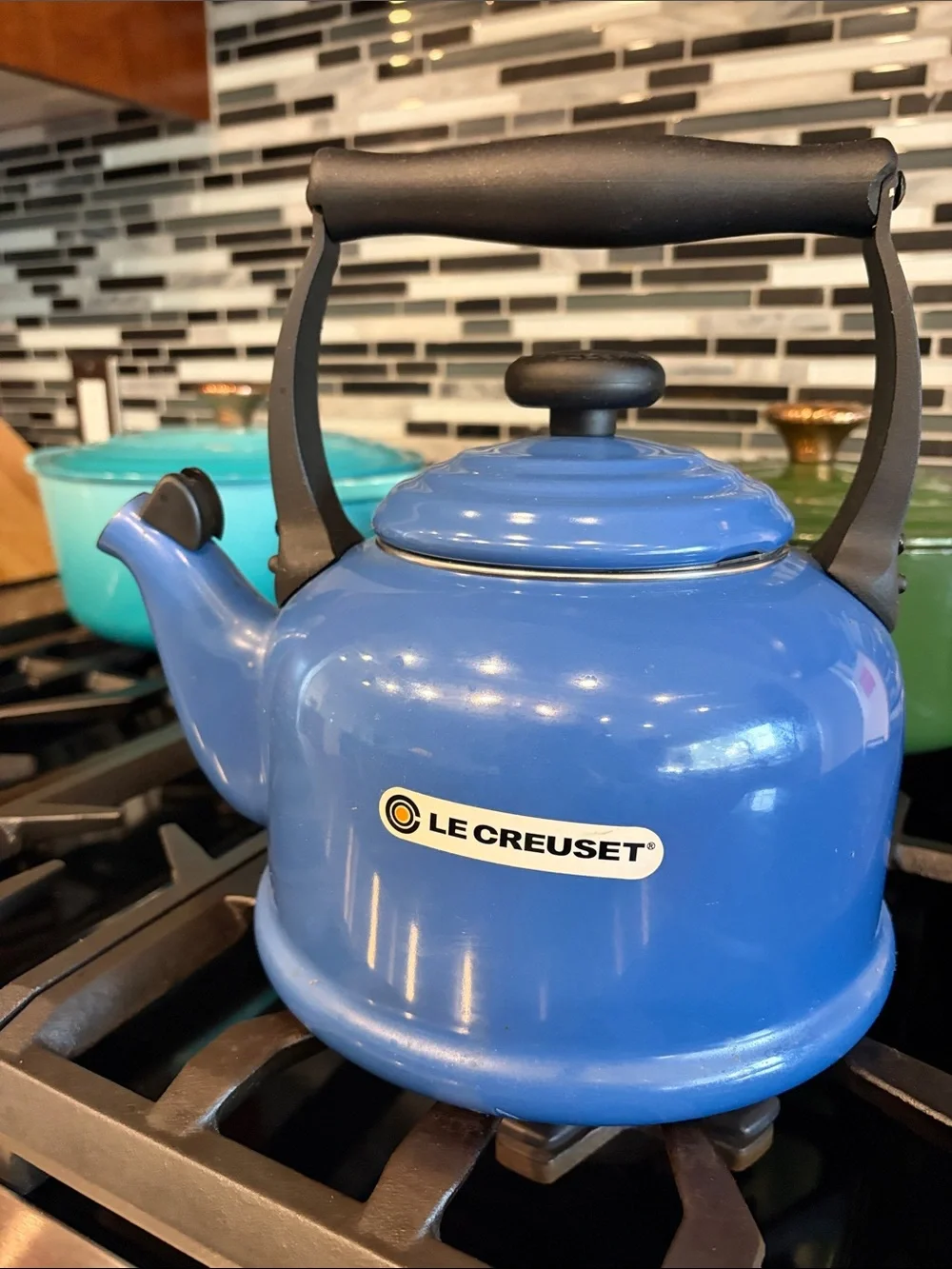 LE CREUSET Blue enamel 2.2 quart 2.1 Liter tea kettle Read